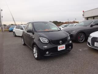 スマートの フォーフォーの中古車 with 4 seats and color ブラック