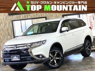 三菱の アウトランダーの中古車 with 7 seats and color ホワイトパール