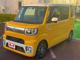 ダイハツの ウェイクの中古車 with 4 seats and color 黄白II