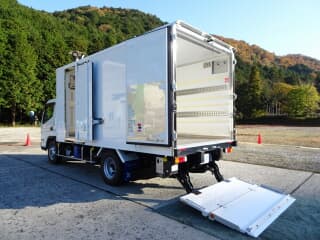 三菱ふそうの キャンターの中古車 with 3 seats and color ホワイト