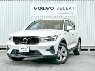 ボルボの XC40の中古車 with 5 seats and color クリスタルホワイトパール