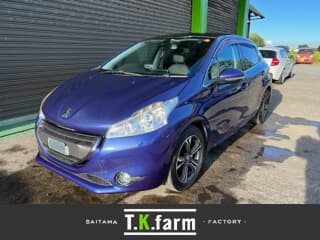 プジョーの 208の中古車 with 5 seats and color 青M