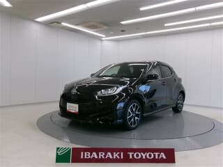 トヨタの ヤリスの中古車 with 5 seats and color ブラック