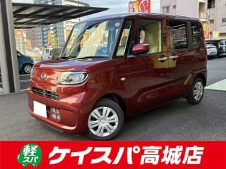 ダイハツの タントの中古車 with 4 seats and color ファイアークォーツレッドメタリック