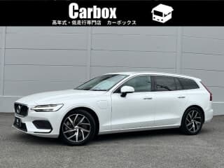 ボルボの V60の中古車 with 5 seats and color パールホワイト