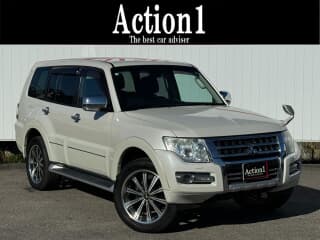 三菱の パジェロの中古車 with 7 seats and color ウォームホワイトパール