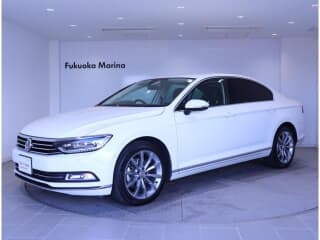 フォルクスワーゲンの パサートの中古車 with 5 seats and color ピュアホワイト