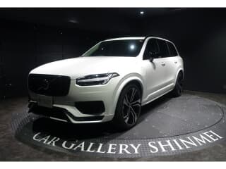 ボルボの XC90の中古車 with 7 seats and color クリスタルホワイトパール