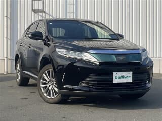 トヨタの ハリアーの中古車 with 5 seats and color ブラック