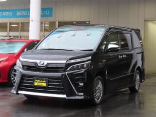 トヨタの ヴォクシーの中古車 with 7 seats and color ブラック