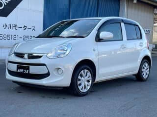 トヨタの パッソの中古車 with 5 seats and color パールホワイト