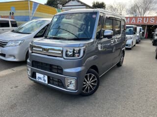 ダイハツの ウェイクの中古車 with 4 seats and color タングステングレーメタリック