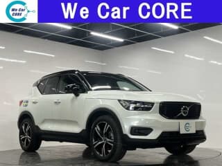 ボルボの XC40の中古車 with 5 seats and color パール