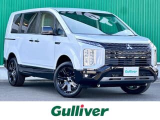 三菱の デリカD:5の中古車 with 8 seats and color ホワイトダイヤモンド/ブラックマイカ