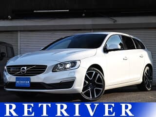ボルボの V60の中古車 with 5 seats and color ホワイト