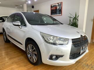 シトロエンの DS4の中古車 with 5 seats and color ホワイト