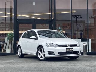 フォルクスワーゲンの ゴルフの中古車 with 5 seats and color ホワイト