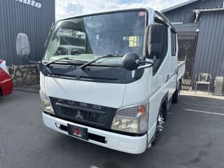 三菱ふそうの キャンターガッツの中古車 with 6 seats and color 白