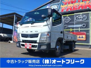 三菱ふそうの キャンターの中古車 with 3 seats and color ホワイト