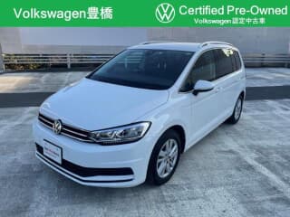 フォルクスワーゲンの ゴルフトゥーランの中古車 with 7 seats and color ホワイト