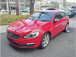ボルボの V60の中古車 with 5 seats and color レッド