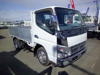 三菱ふそうの キャンターの中古車 with 3 seats and color ホワイト