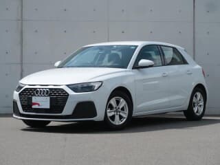 アウディの A1スポーツバックの中古車 with 5 seats and color ホワイト