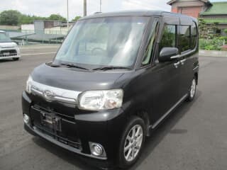 ダイハツの タントの中古車 with 4 seats and color ブラック