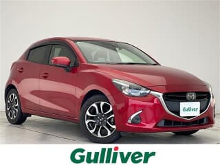 マツダの デミオの中古車 with 5 seats and color レッド