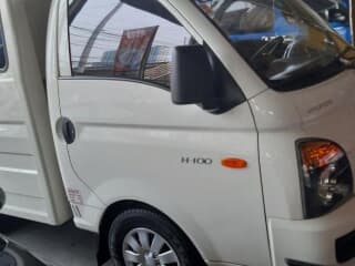 2nd Hand Hyundai H-100 2015 at 50000 km for sale in Quezon City