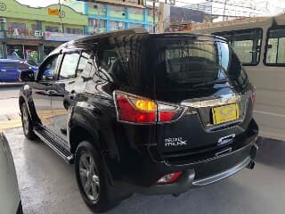 2nd Hand Isuzu Mu-X 2015 at 48000 km for sale in San Fernando